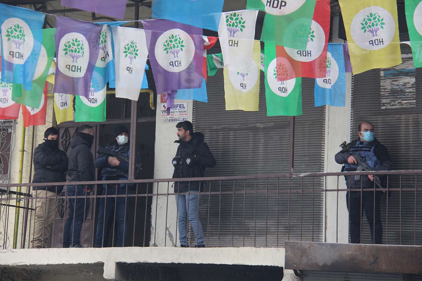 Diyarbakır'da DBP il binasındaki aramalar sona erdi